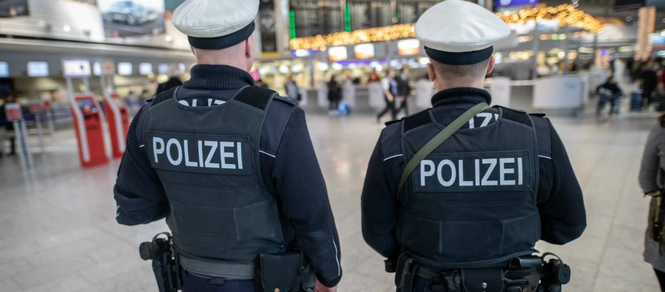 Βερολίνο: «Έρχονται και άλλοι Γερμανοί αστυνομικοί στα ελληνικά αεροδρόμια - Θα κρατήσουμε τους μετανάστες στην Ελλάδα»